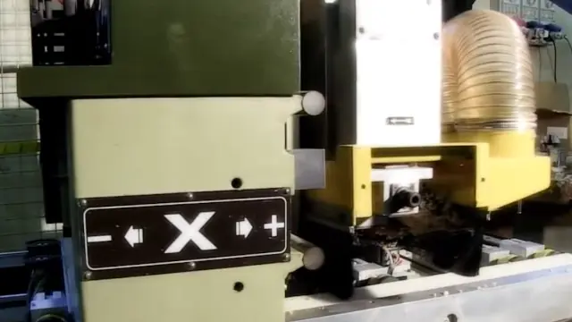 Foratura CNC di strutture in legno per divani